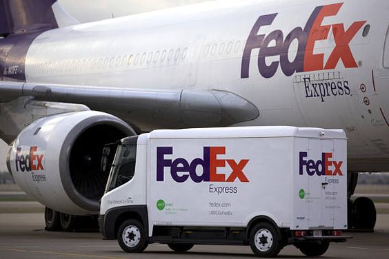 ¿Qué necesito para enviar un paquete por FedEx? Guía